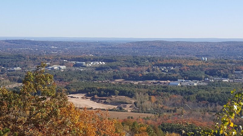 Bobcat Trailhead/Tunxis Junction
